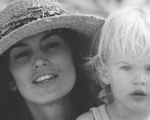 Black-and-white childhood photograph of Presley Gerber with his mother, supermodel Cindy Crawford, wearing a straw hat.