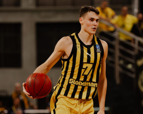 Macedonian basketball player Nenad Dimitrijevic dribbling the ball in an Aris Thessaloniki jersey during a EuroCup game.