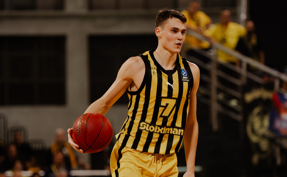 Macedonian basketball player Nenad Dimitrijevic dribbling the ball in an Aris Thessaloniki jersey during a EuroCup game.