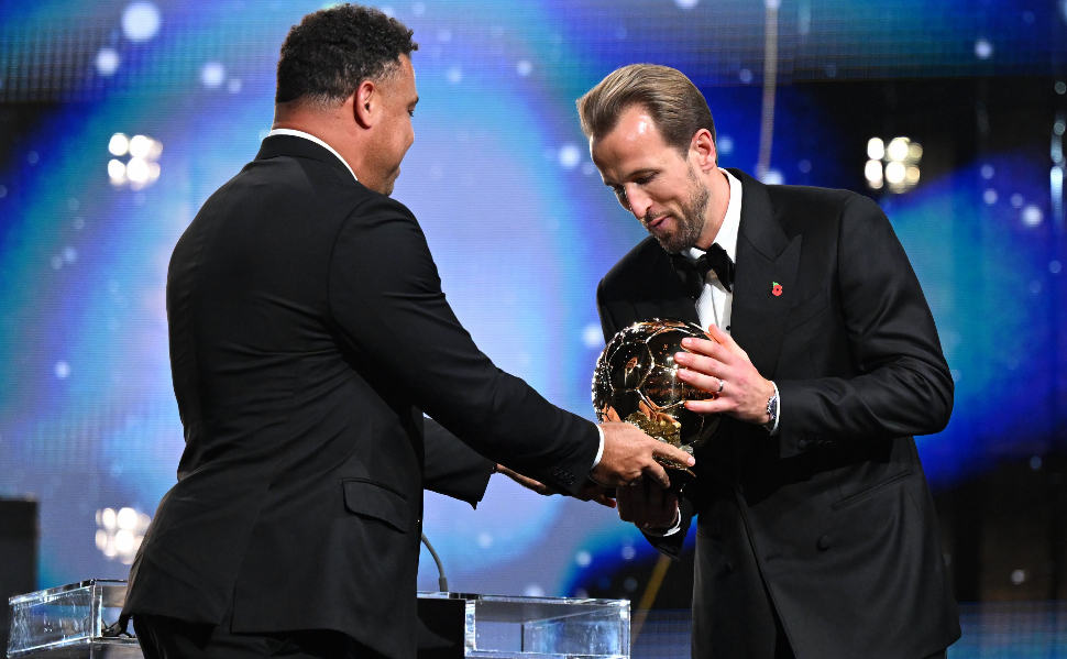 Harry Kane receiving the Ballon d'Or trophy during the 2026 awards ceremony.