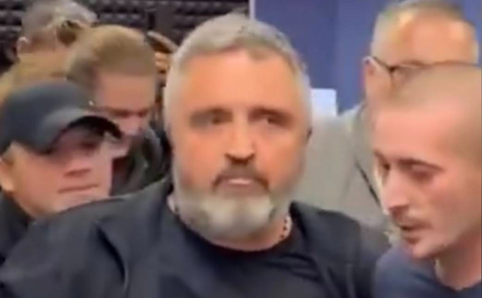 Dragan J. Vučićević surrounded by several people during a confrontation in Belgrade