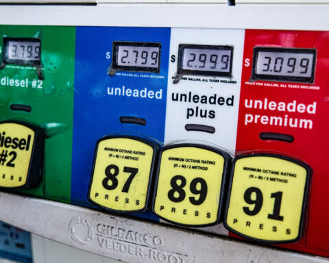 Gasoline prices at a US gas station as inflation rises ahead of the midterm elections Caption: Rising gasoline prices have contributed to US inflation reaching 3.7 percent ahead of the November 2026 midterm elections.